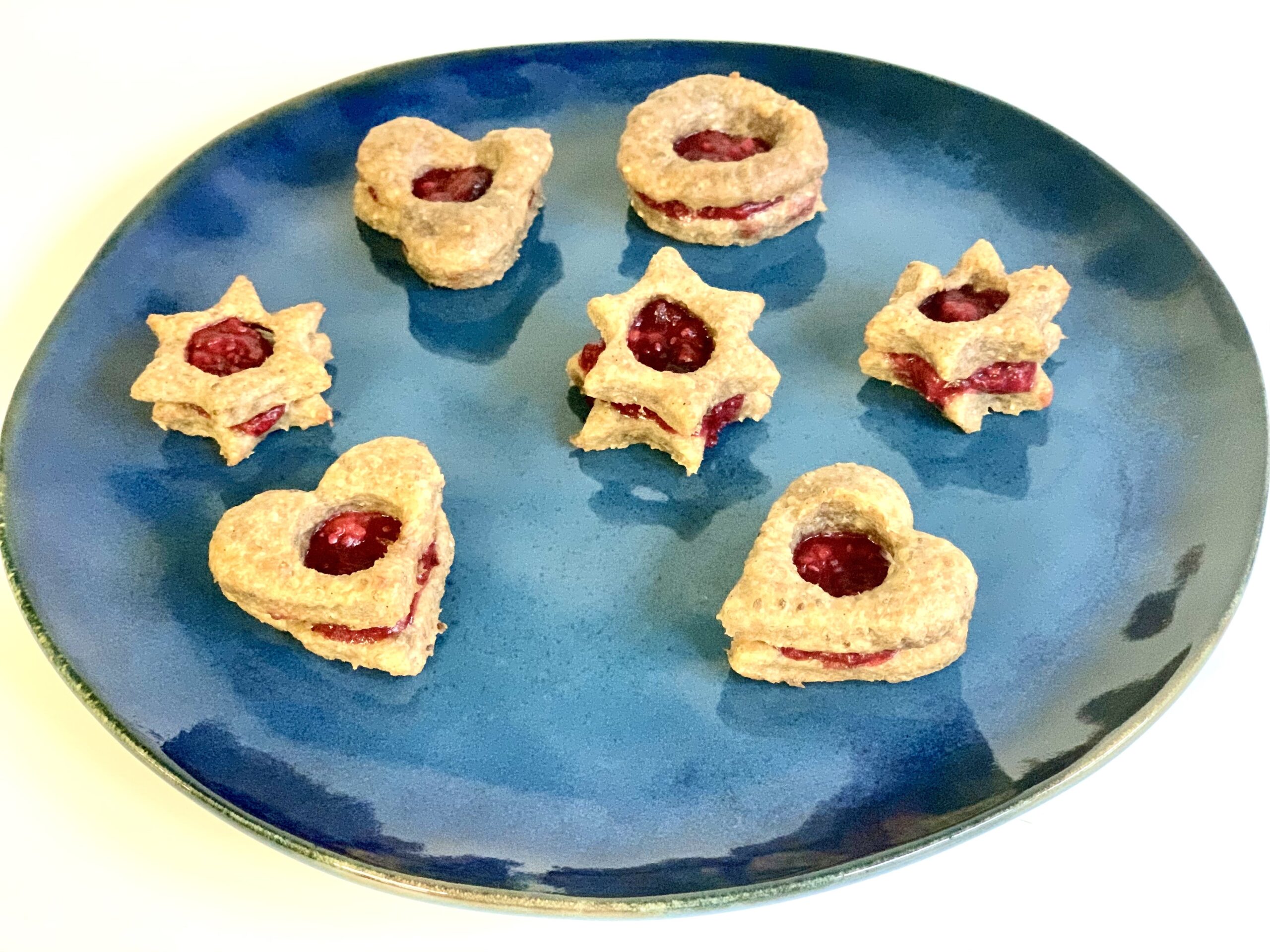 zuckerfreie Plätzchen mit Marmeladenklecks